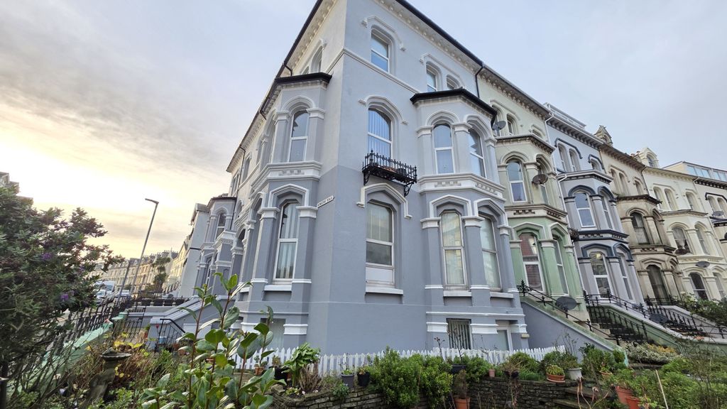 Property photo 2 of 8