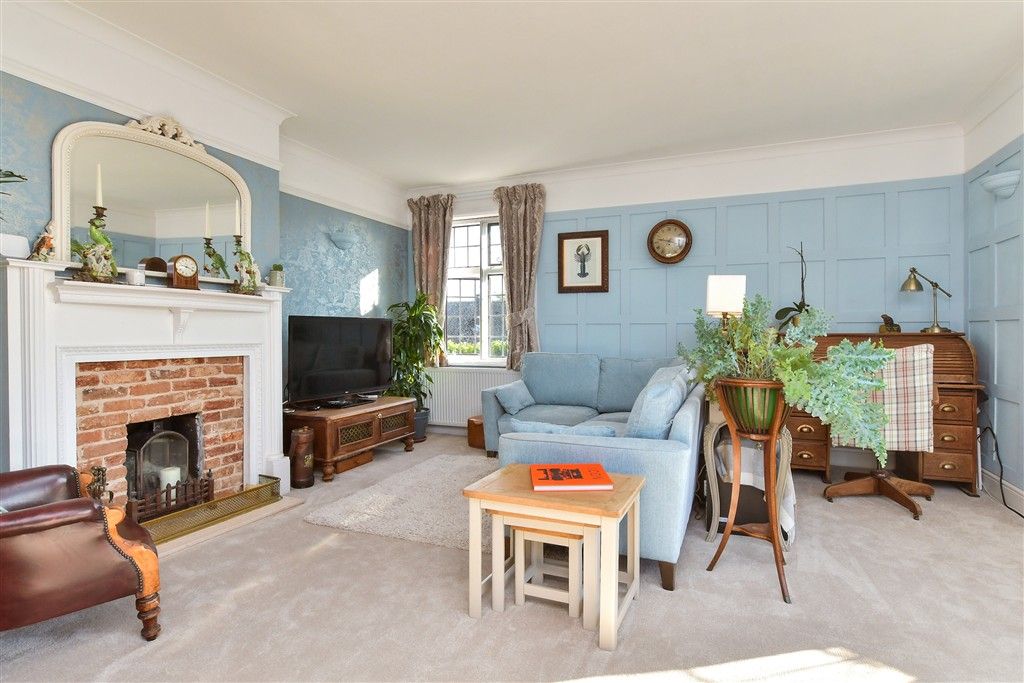 Property photo 1 of 16 Lounge