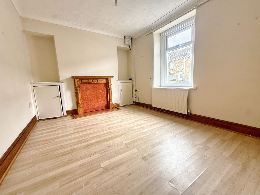 Property photo 3 of 10 Dining Room