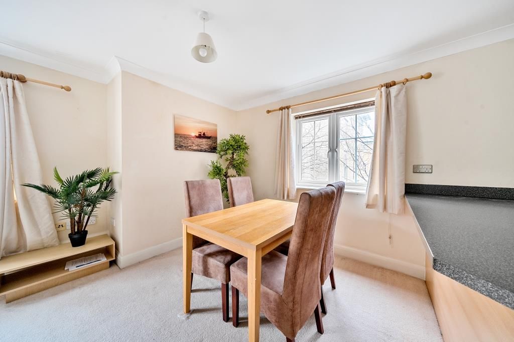 Property photo 3 of 18 Dining Area