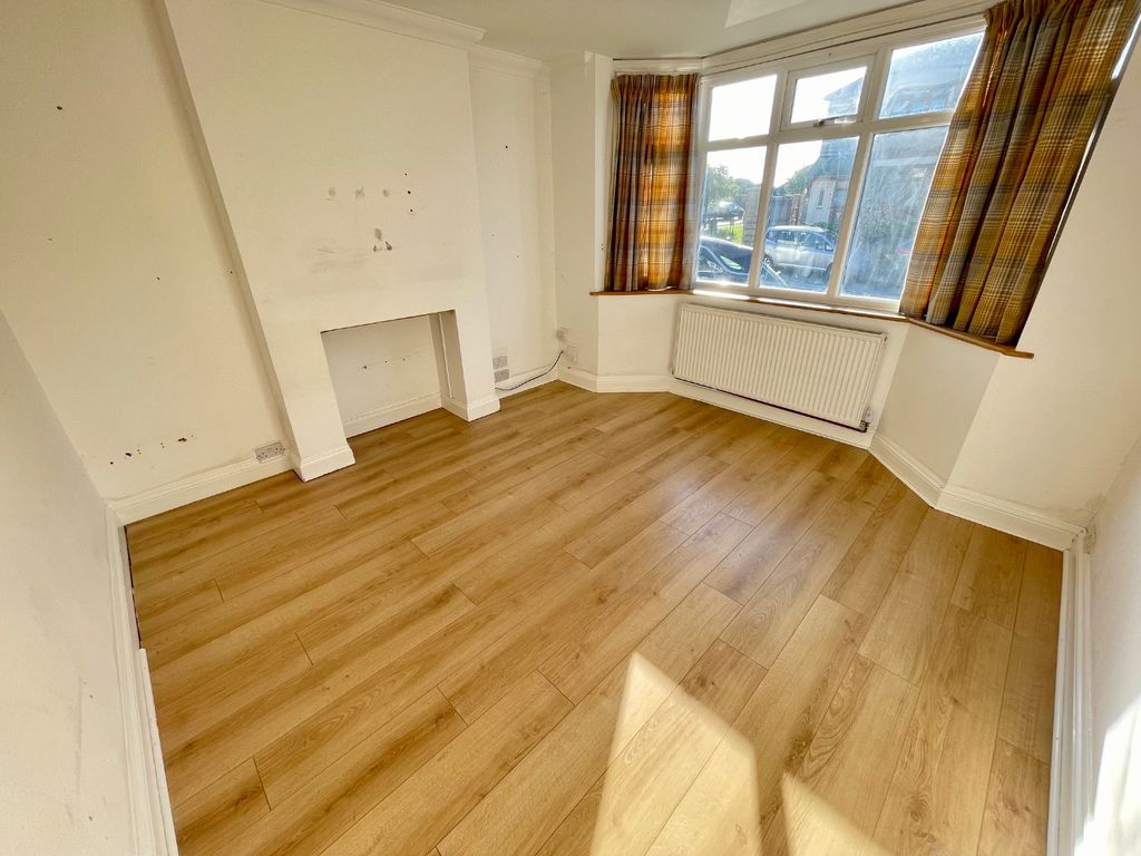 Property photo 3 of 13 4530344