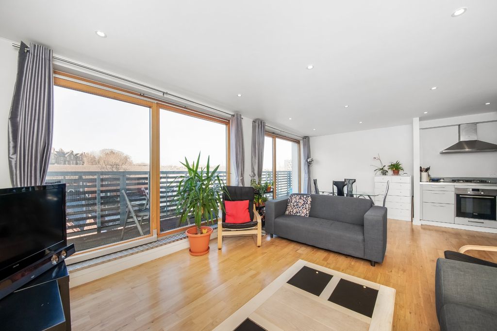 Property photo 3 of 15