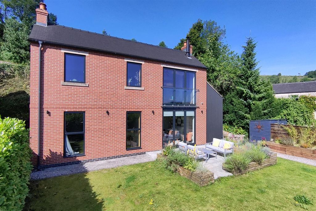 Property photo 1 of 52 Front Aspect