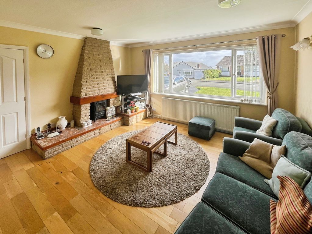 Property photo 2 of 17 Lounge