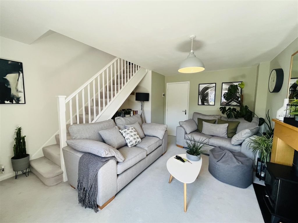 Property photo 3 of 13 Lounge