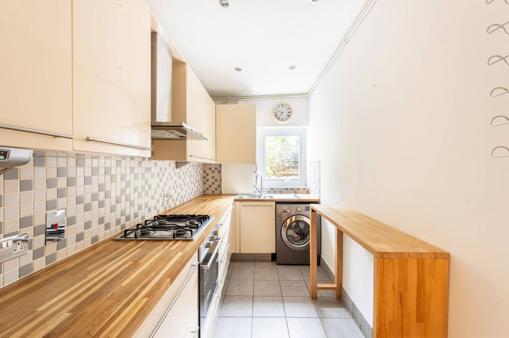 Property photo 3 of 11