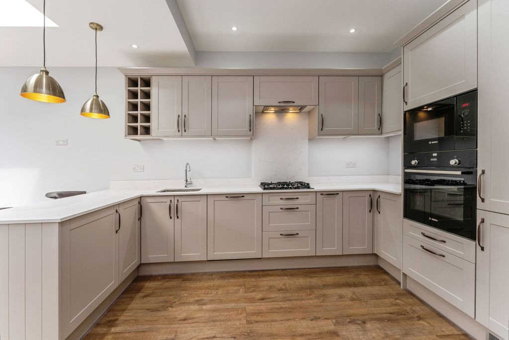 Property photo 3 of 18 Kitchen