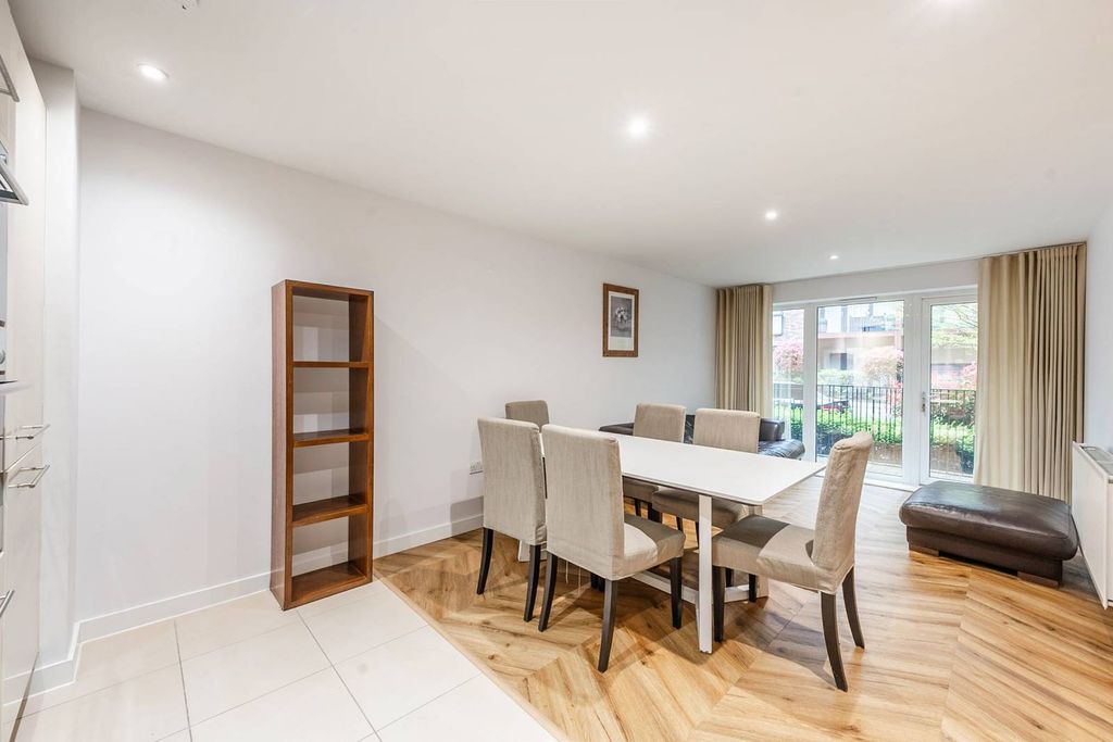 Property photo 2 of 20