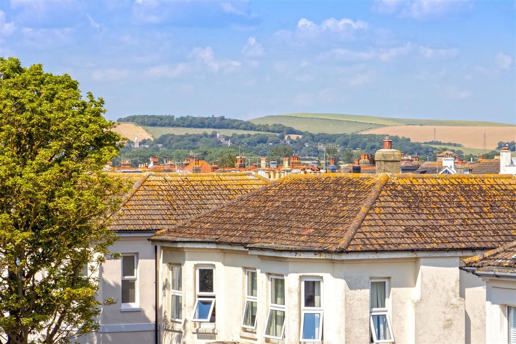 Property photo 2 of 10 To Let By Aspire Residential, Brighton Road