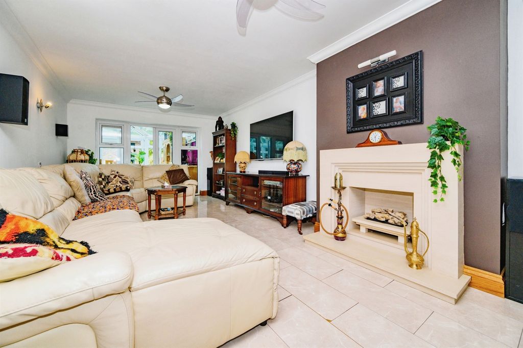 Property photo 3 of 17