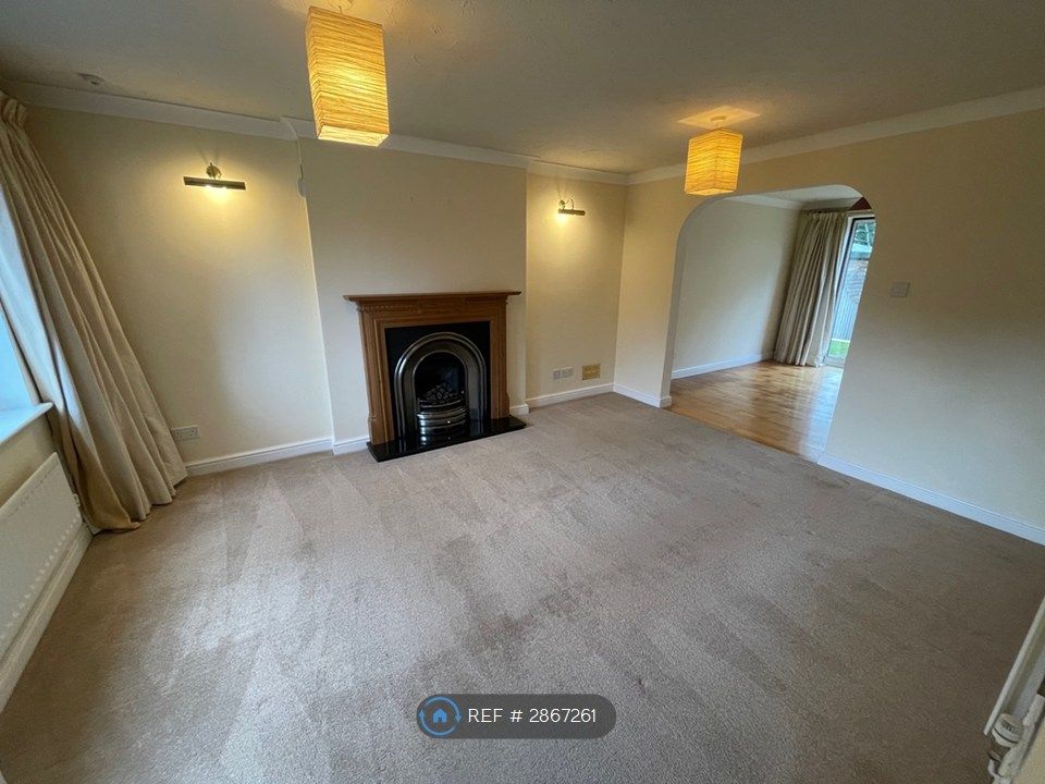 Property photo 2 of 33 Living Room