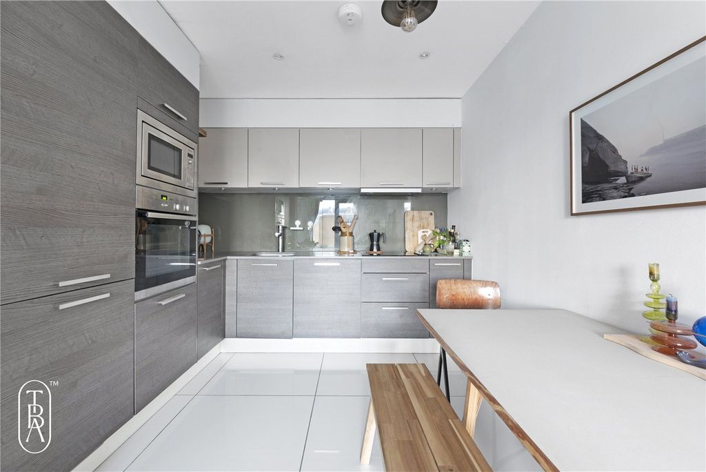 Property photo 3 of 19 Picture No. 17