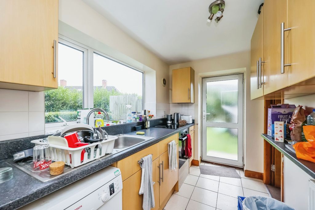 Property photo 3 of 16 Kitchen