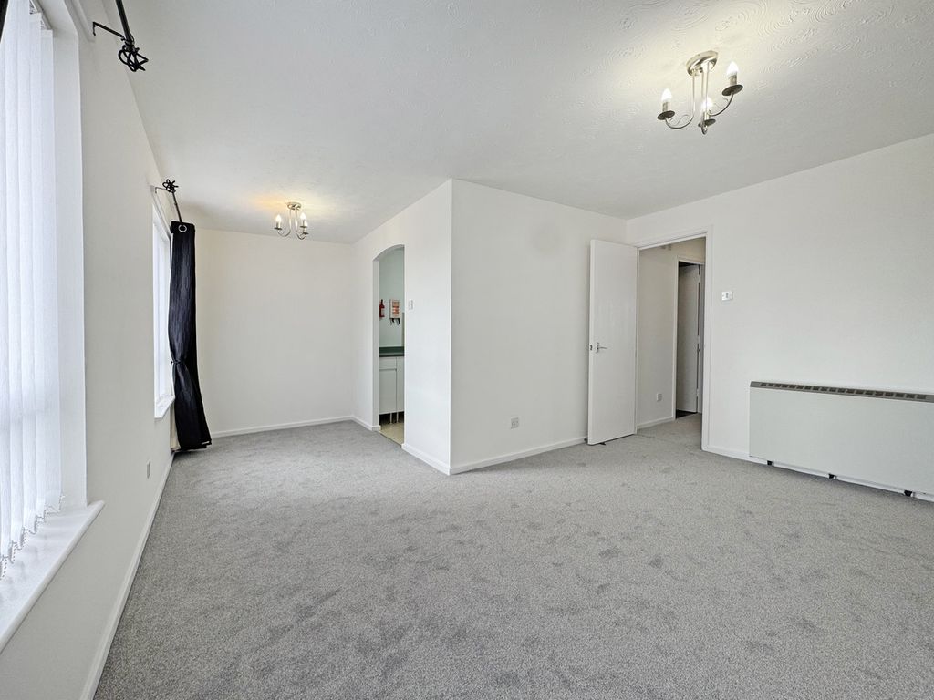 Property photo 2 of 25