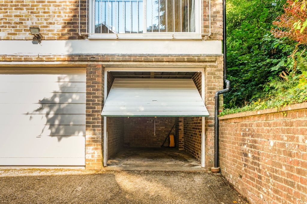 Property photo 3 of 13 Garage