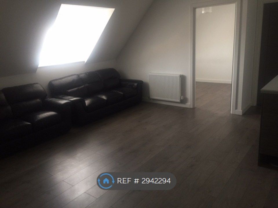 Property photo 1 of 7 Living Area