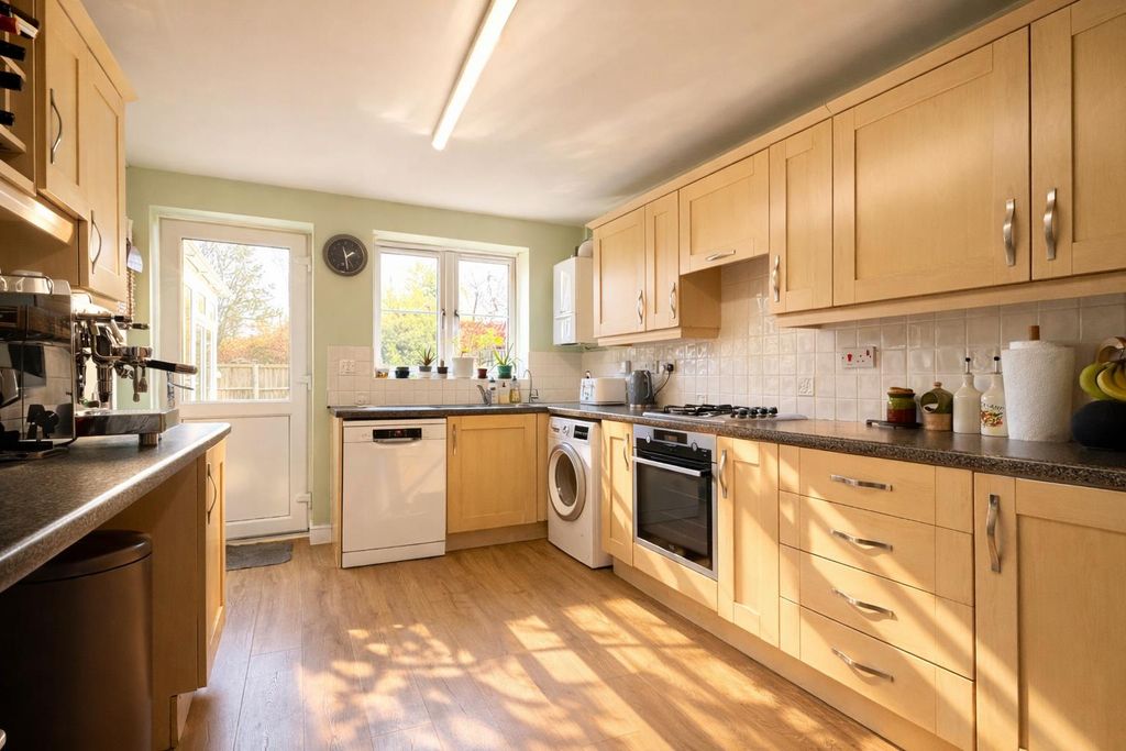 Property photo 3 of 13 Kitchen.Png