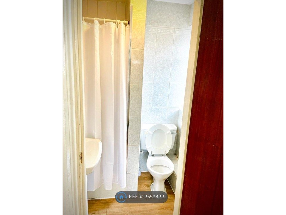 Property photo 3 of 19 En-Suite