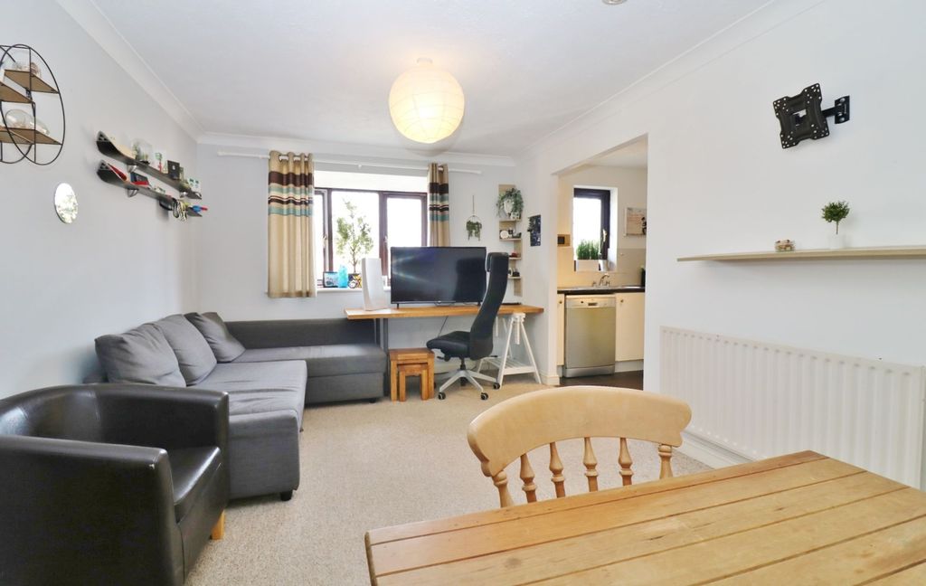 Property photo 2 of 9