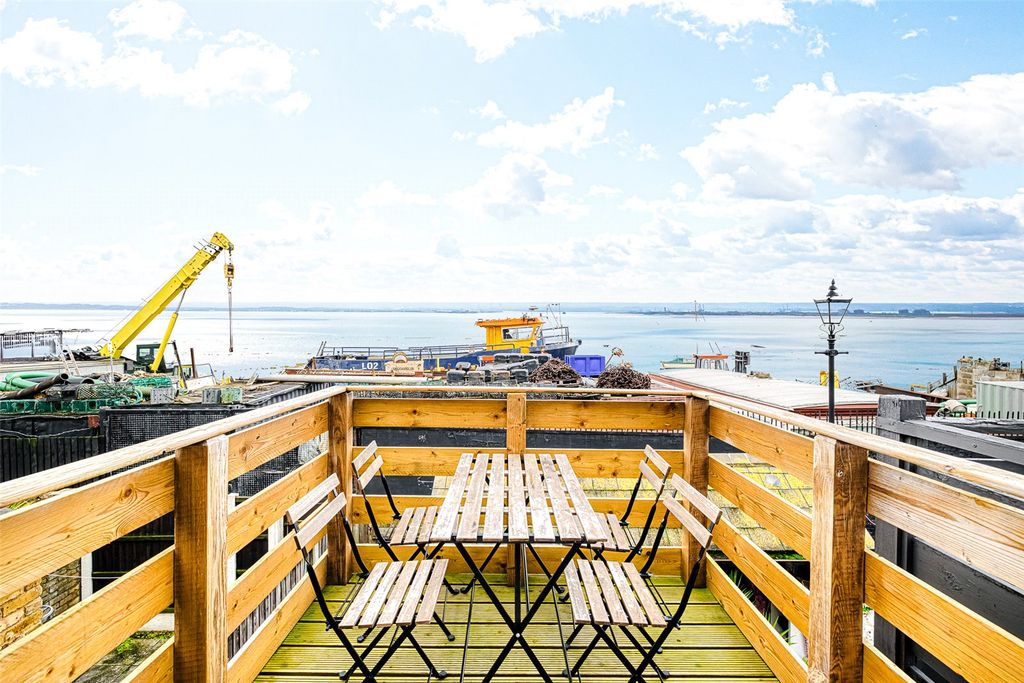 Property photo 3 of 34 Picture No. 15