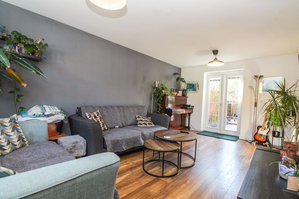 Property photo 2 of 21 Living Room