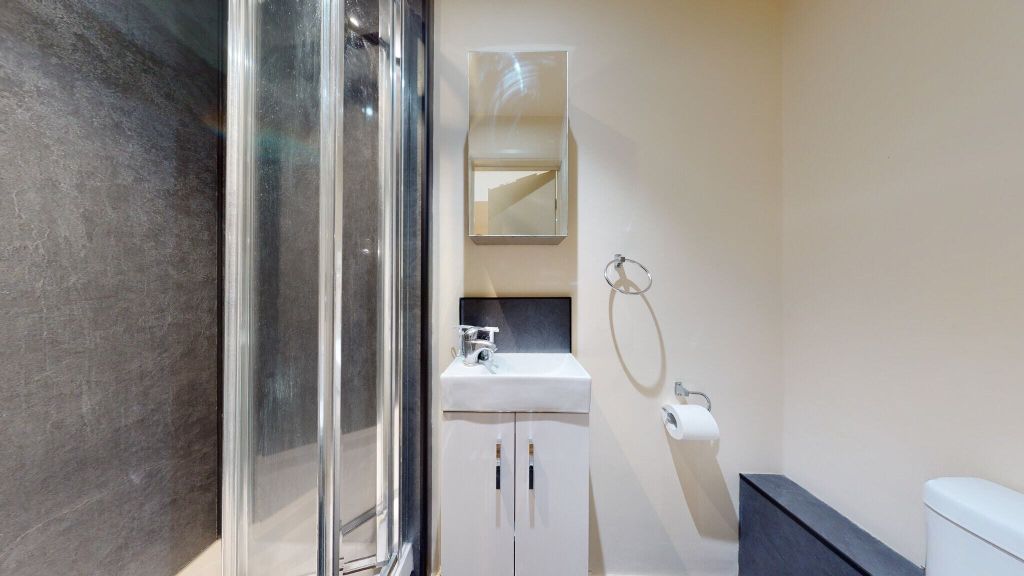 Property photo 3 of 8 Bathroom