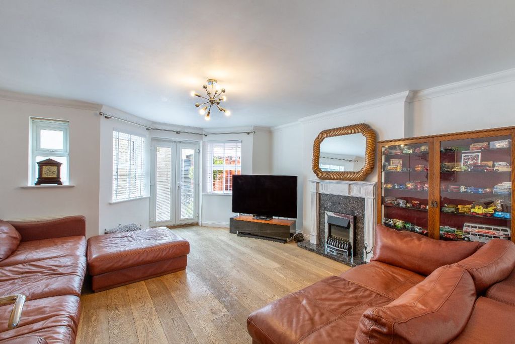 Property photo 3 of 33