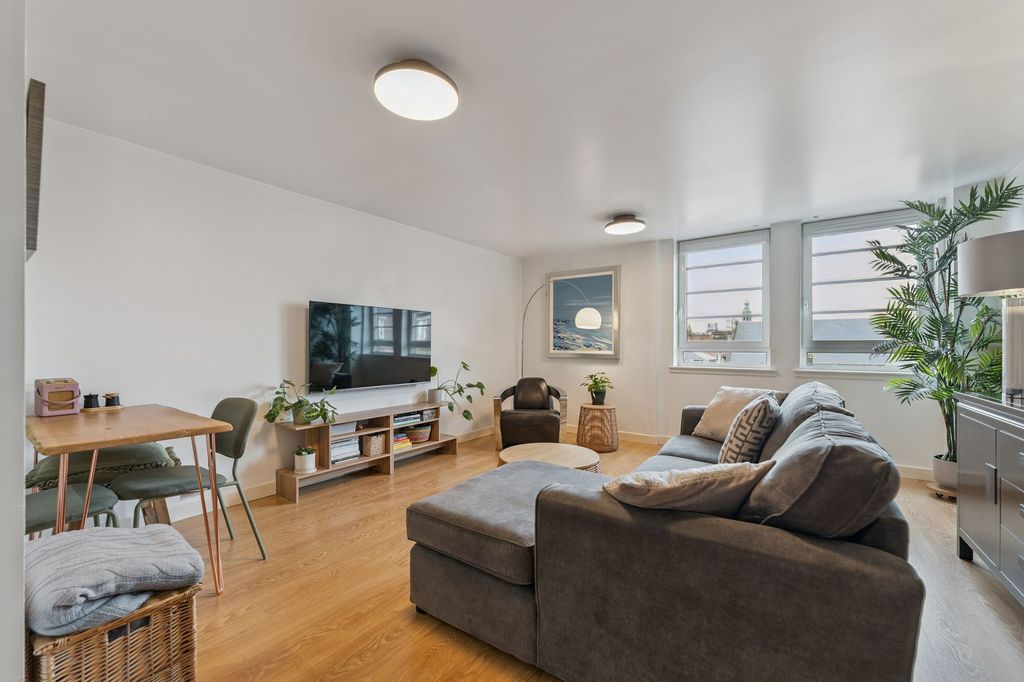 Property photo 2 of 25