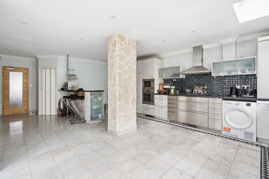 Additional image 5 of 6 bed detached house for saleChiltern Road, Pinner HA5