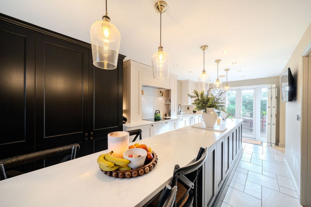 Property photo 1 of 43