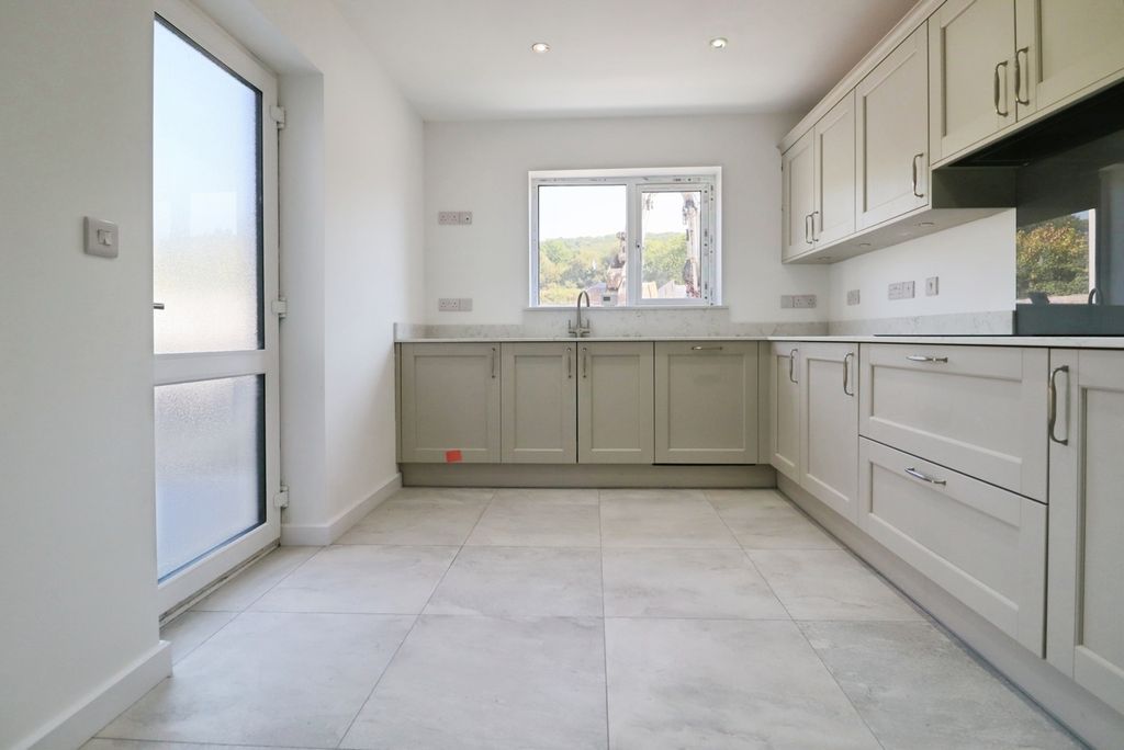 Property photo 3 of 20 Pbox-Img.Jpg
