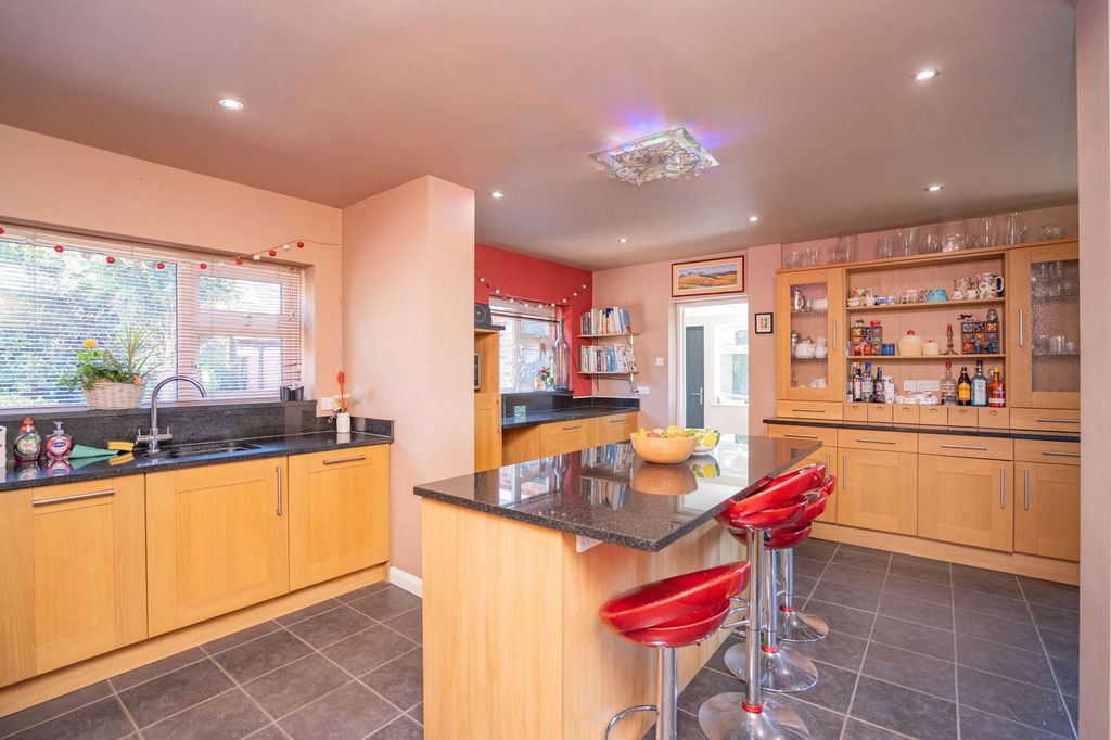 Property photo 2 of 25