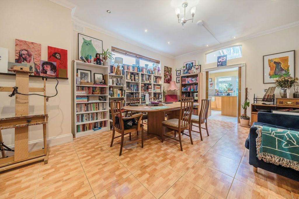 Property photo 3 of 8