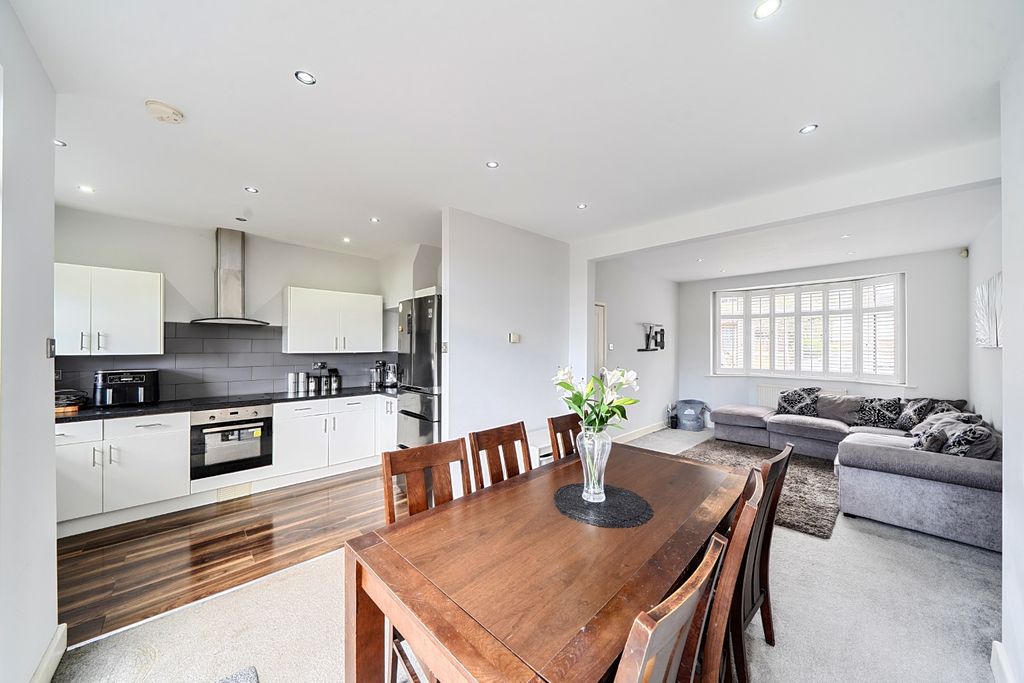 Property photo 3 of 14 5504782