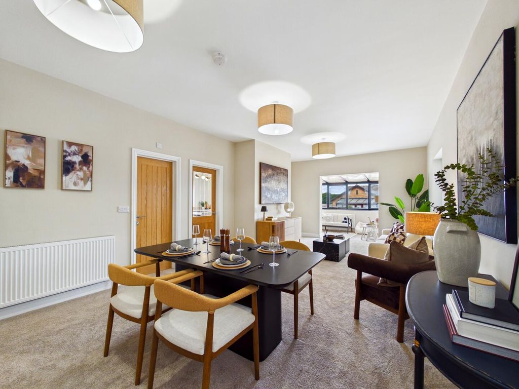 Property photo 3 of 16 Dining Room