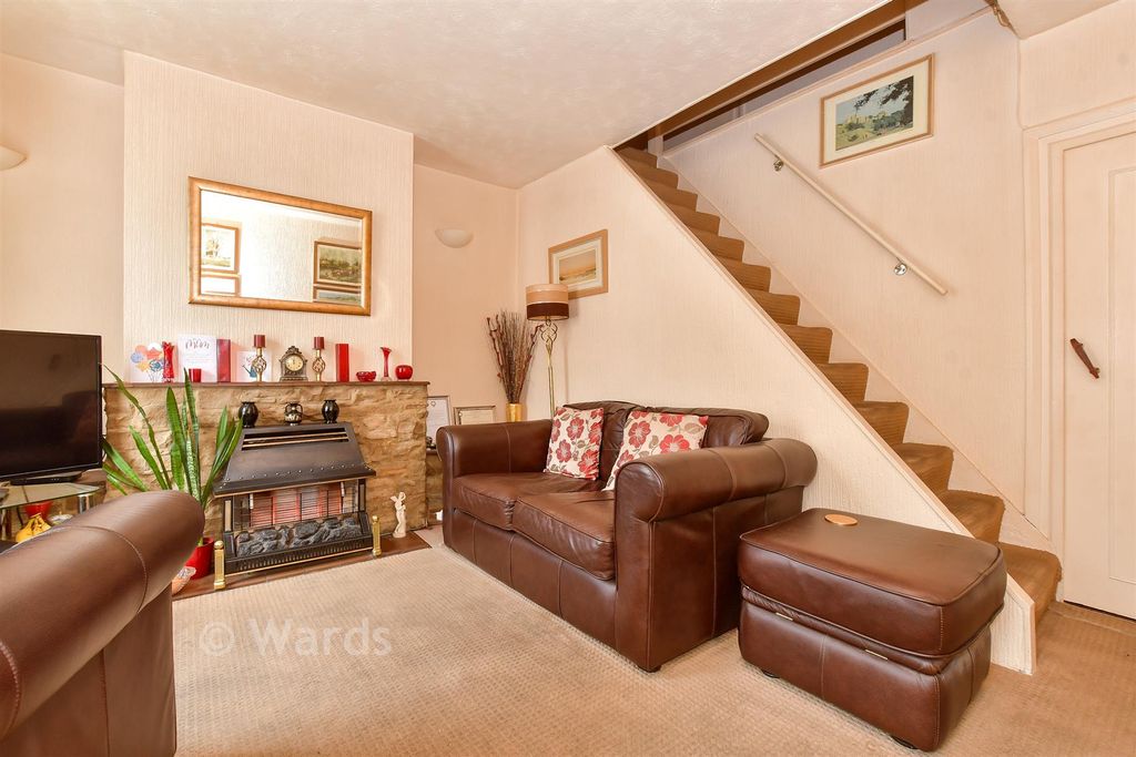Property photo 2 of 12 Lounge