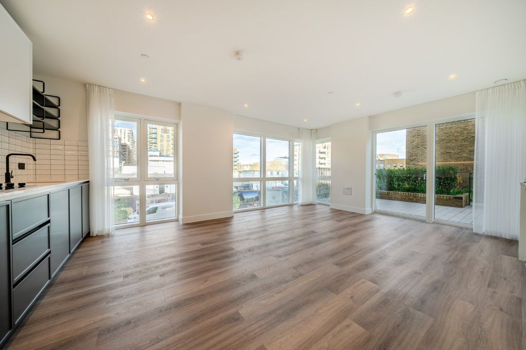 Property photo 2 of 15 Picture No. 18