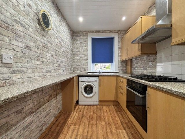 Property photo 3 of 10 Kitchen