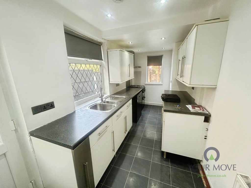 Property photo 2 of 12 Kitchen