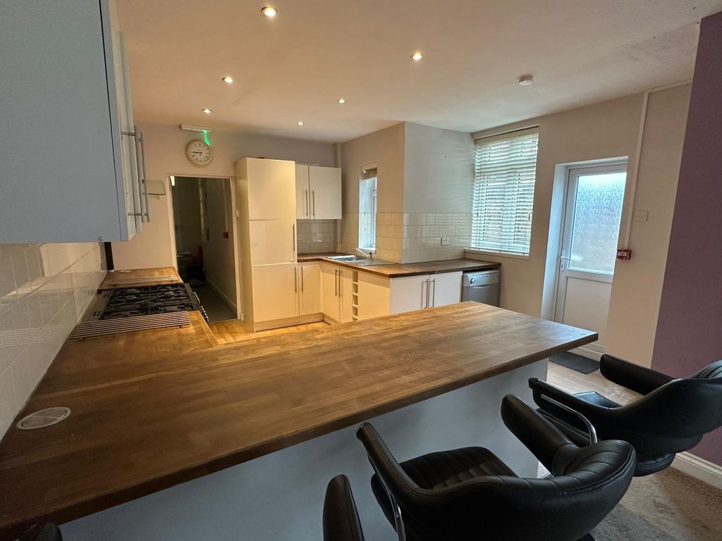 Property photo 3 of 11 Kitchen/Diner/Lounge