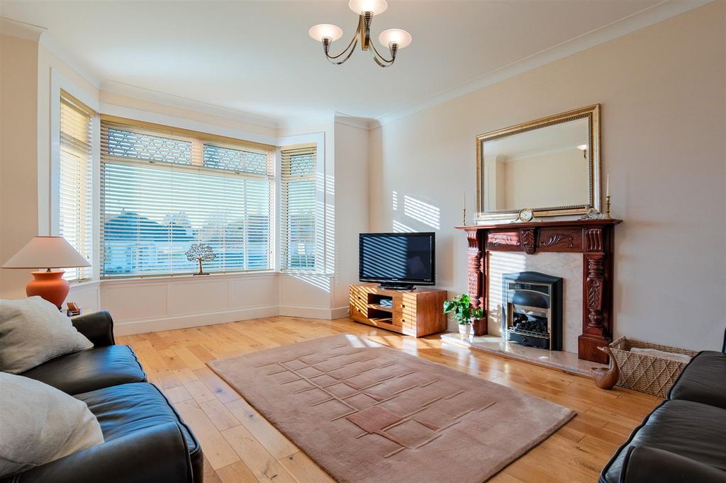 Property photo 2 of 26 Lounge