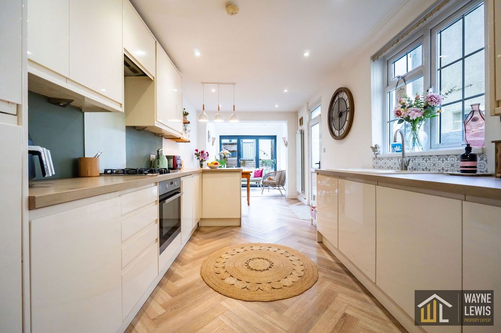 Property photo 2 of 43