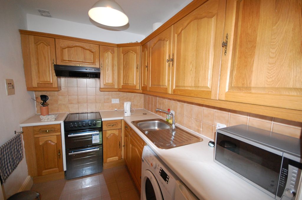 Property photo 2 of 5 Kitchen