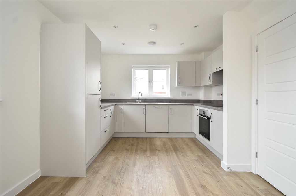 Property photo 2 of 7 Kitchen