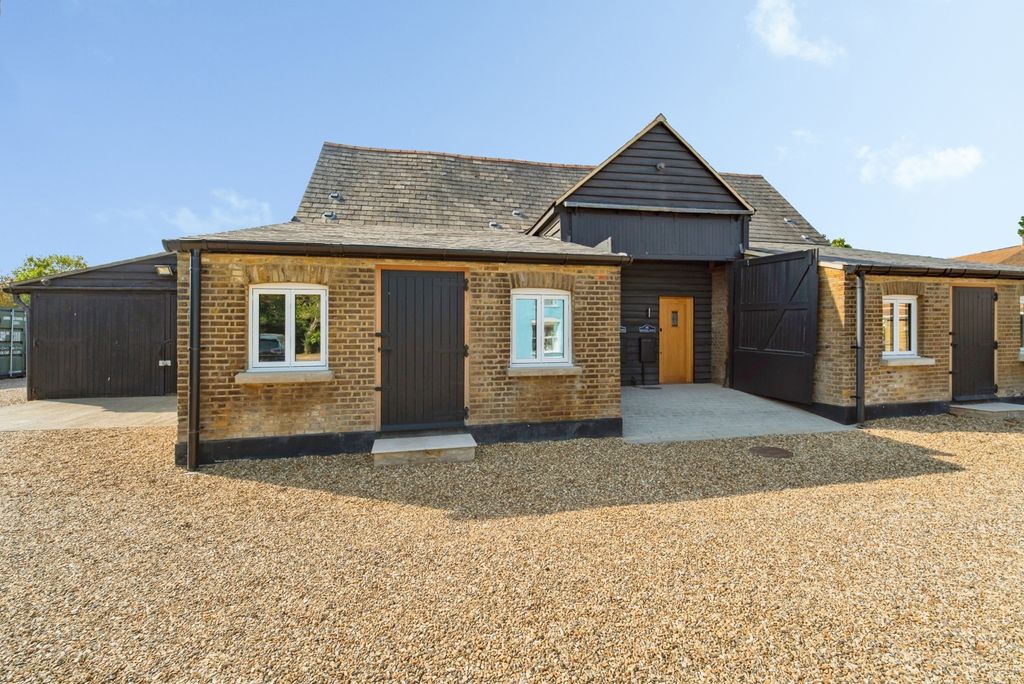 Property photo 1 of 18 Pbox-Img.Jpg