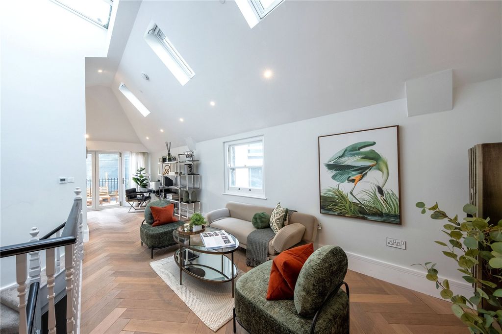 Property photo 1 of 19 Sun Room