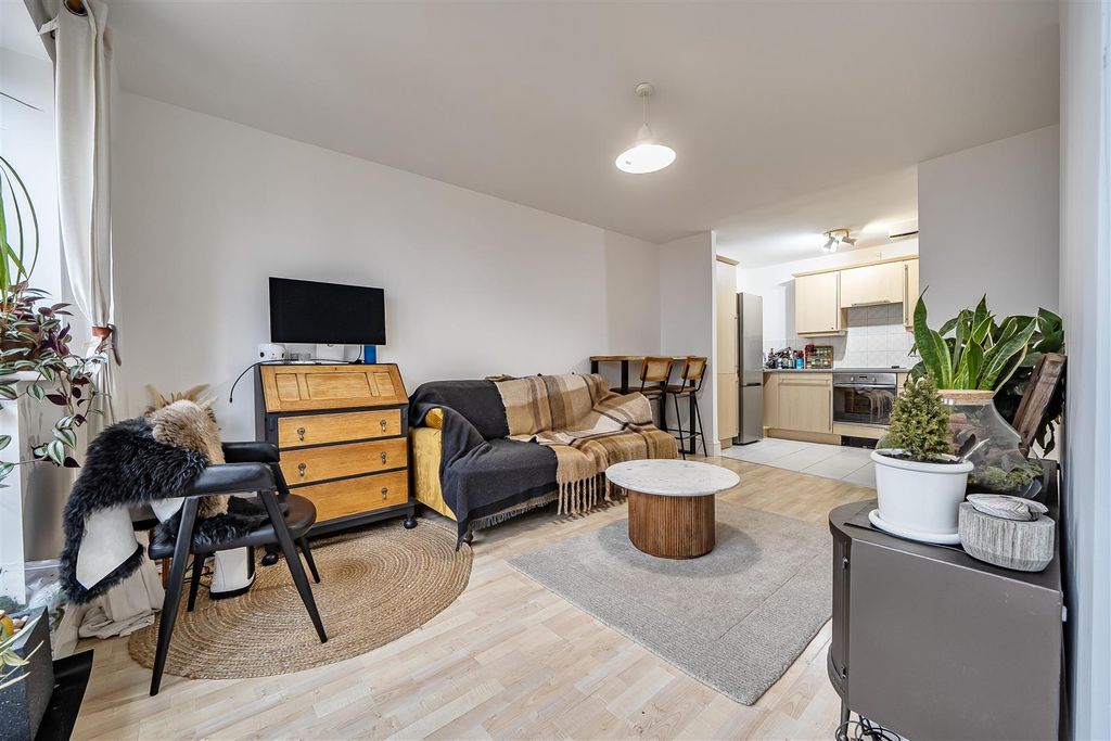 Property photo 3 of 12 1411333-9-698Dda626Ace0.Jpg