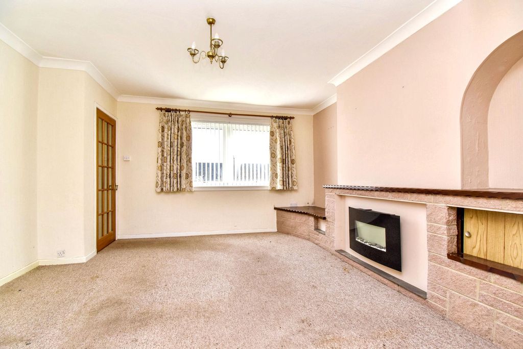 Property photo 2 of 8 Lounge Angle 1