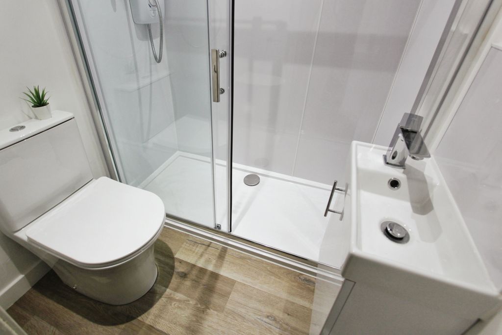 Property photo 2 of 5 Bathroom