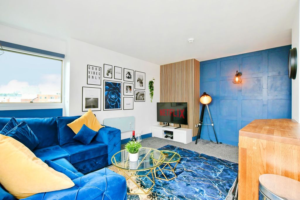 Property photo 2 of 25